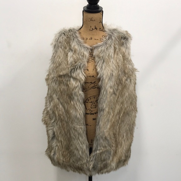 Rachel Zoe Jackets & Blazers - Rachel Zoe Faux Fur Vest Size Medium gray tan brown